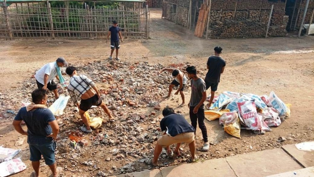 Residents of Industrial Estate colony, Dimapur filled up potholes dotting a stretch of NH 36 starting from the Assam Rifles camp (old firing range) till the District Jail intersection on June 3. (Morung Photo)